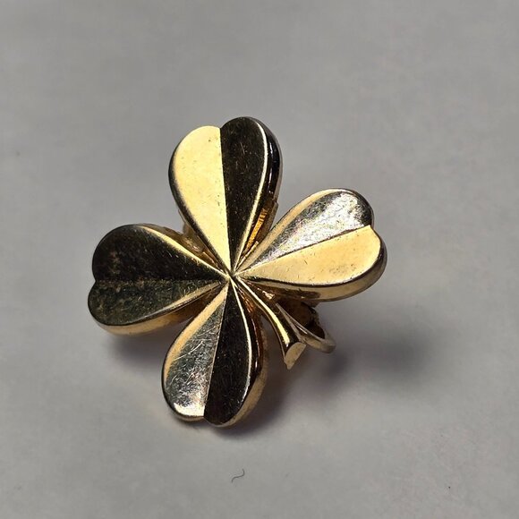 Vintage Accessocraft NYC Gold Tone Clover Shamrock Screwback Earring Single - Picture 3 of 9